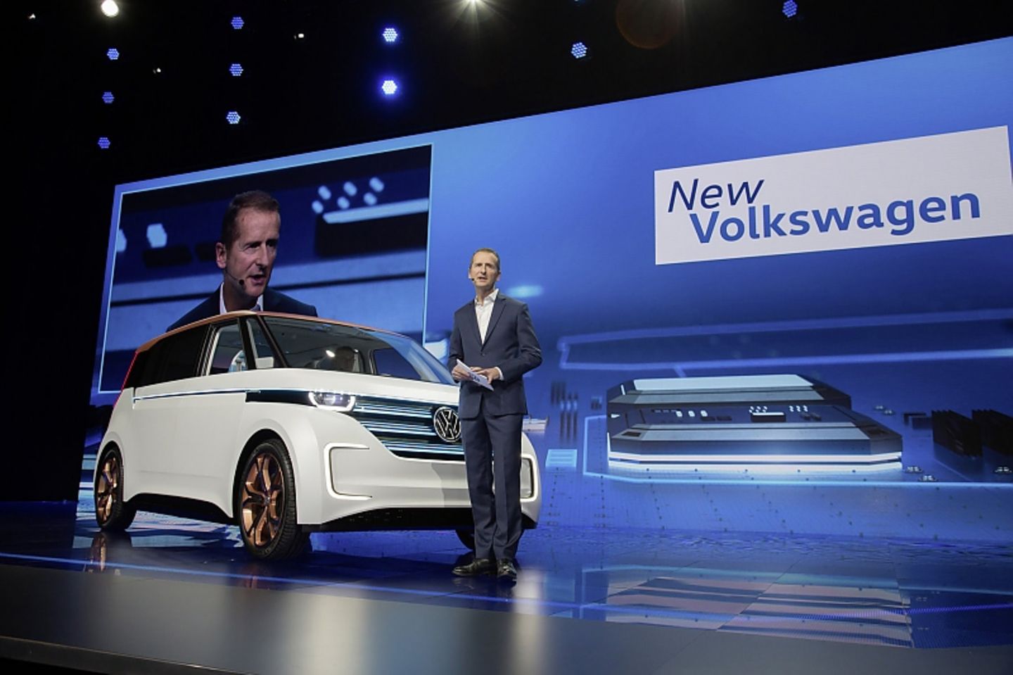 Herbert Diess hält seine Keynote auf der CES 2016