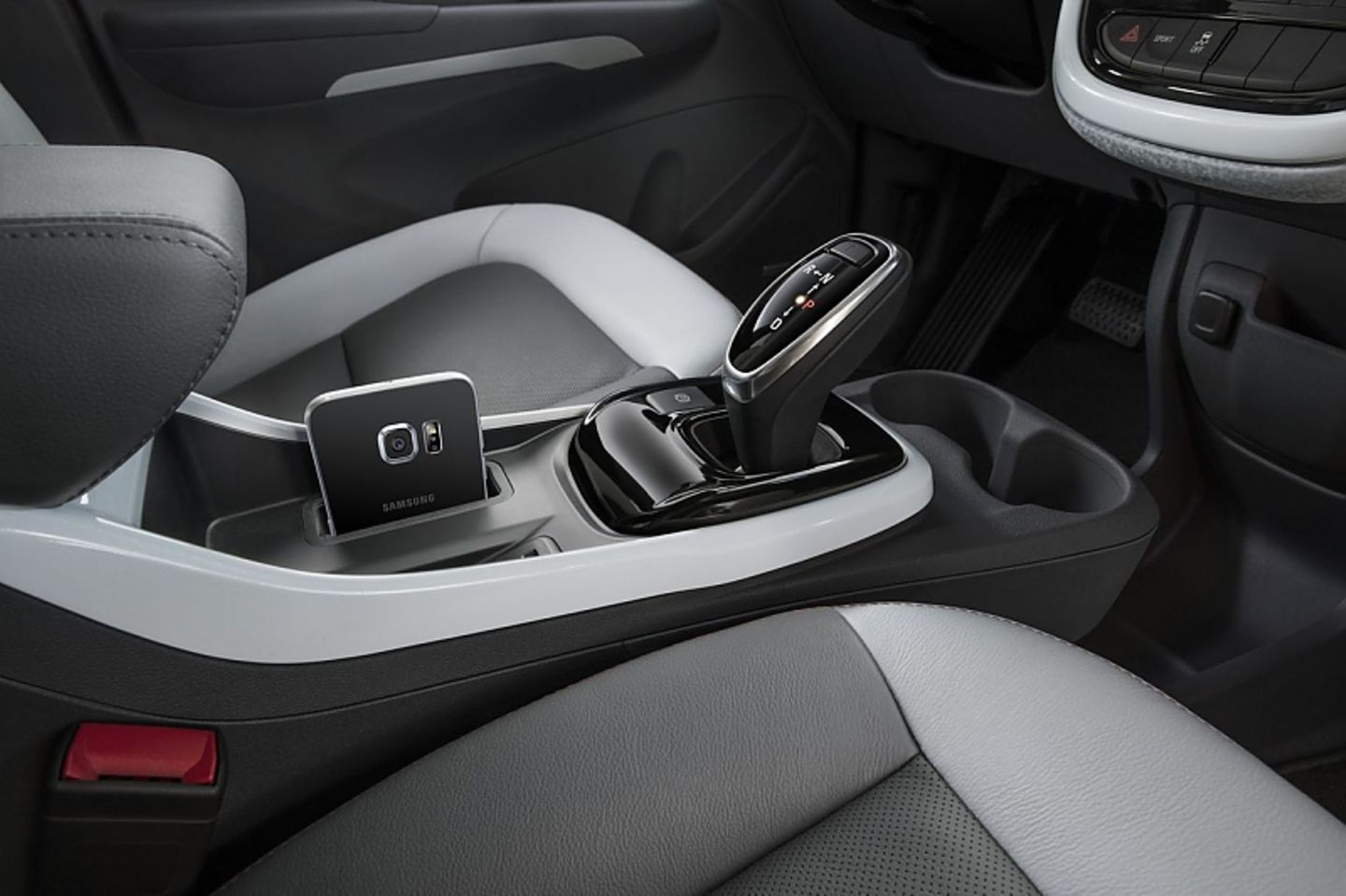 Das Smartphone wird in das Infotainment-System eingebunden