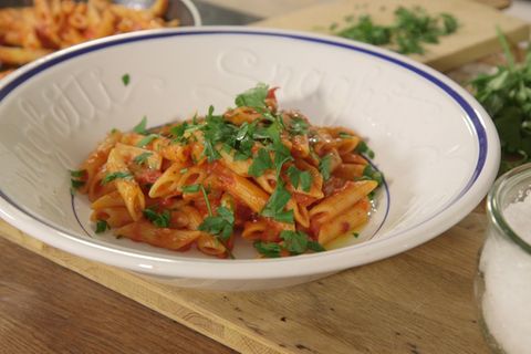 Kochen mit Denise: Penne all'arrabbiata - die schärfste Pasta Italiens