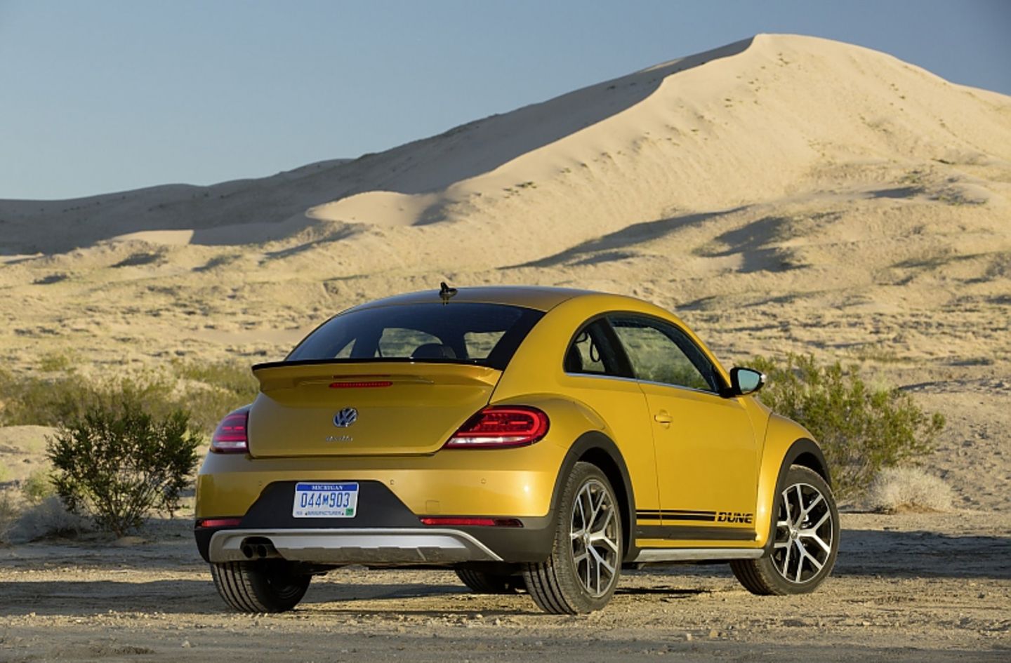 VW Beetle Dune 1.8 Turbo - der Heckspoiler fällt auf