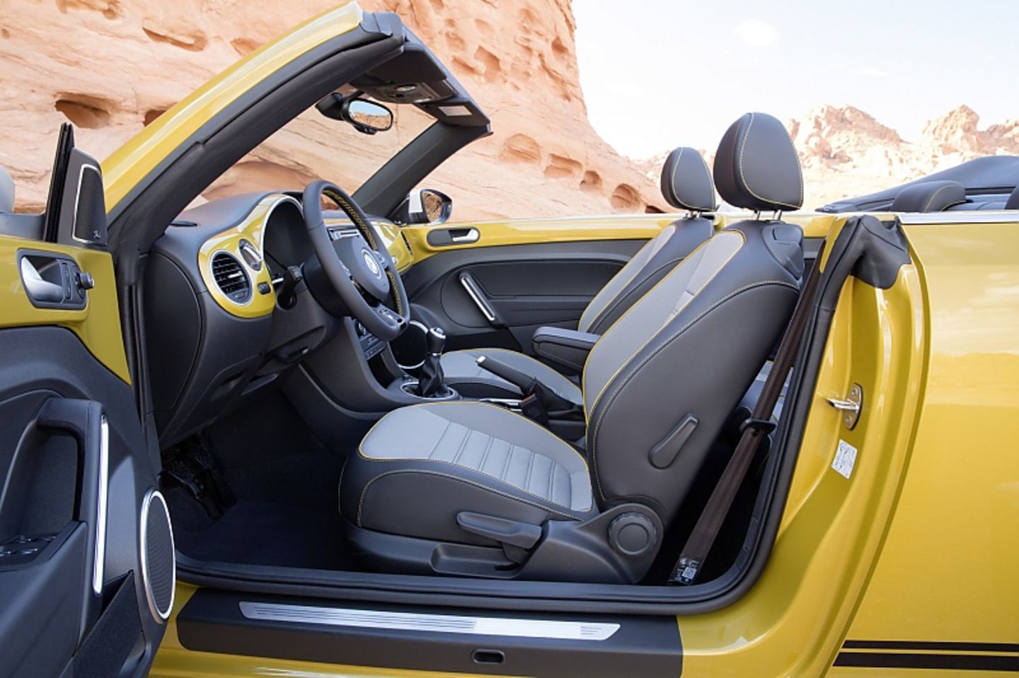 Die Innenausstattung des VW Beetle Dune ist auf das Außendesign abgestimmt