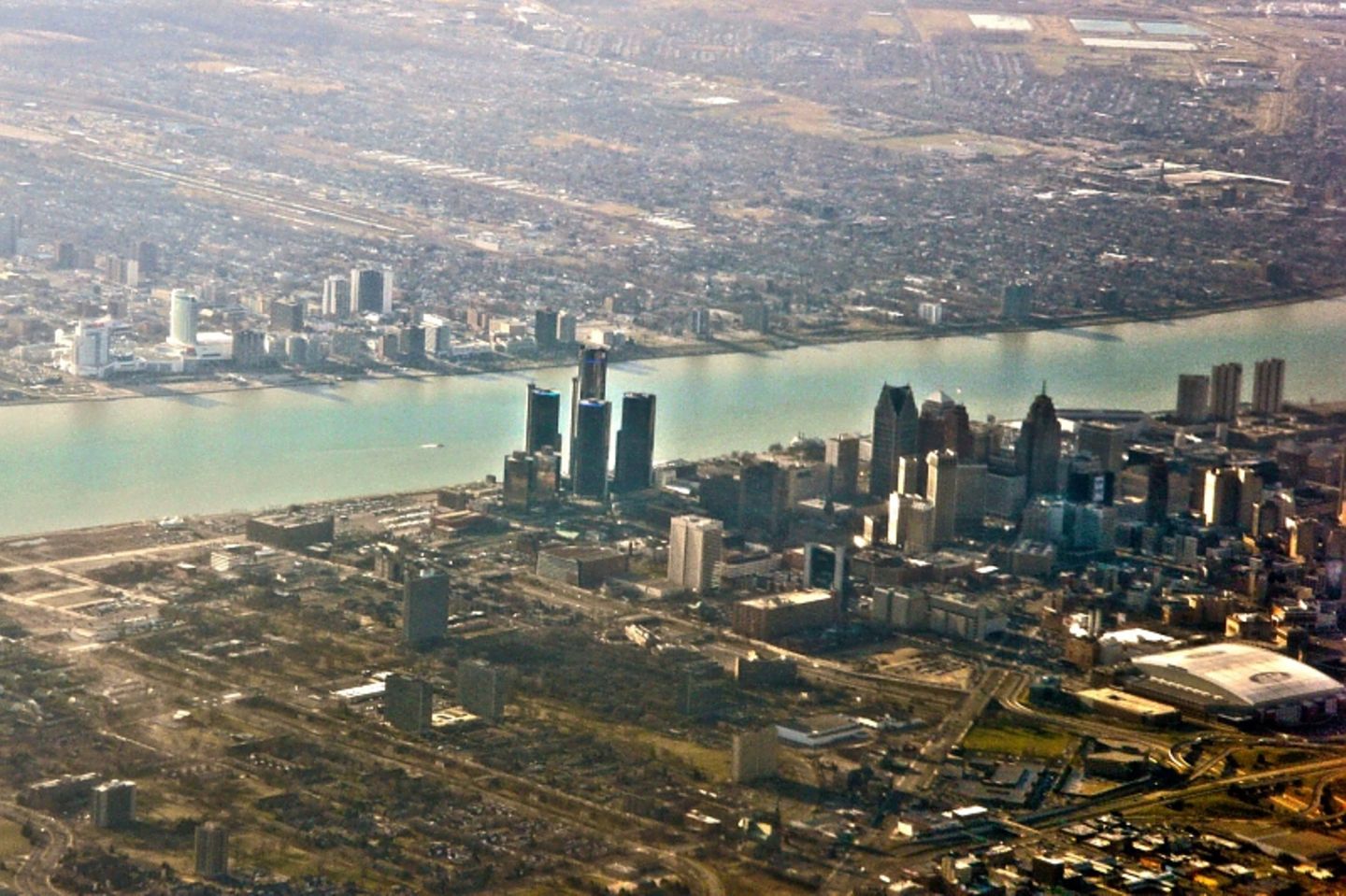Der Detroit River trennt die USA (unten) von Kanada.