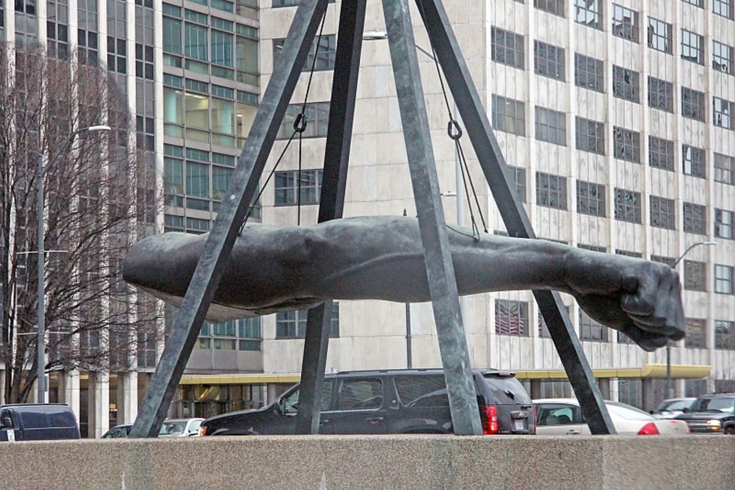 Das 7,32 Meter lange Monument to Joe Louis wiegt 3,6 Tonnen.