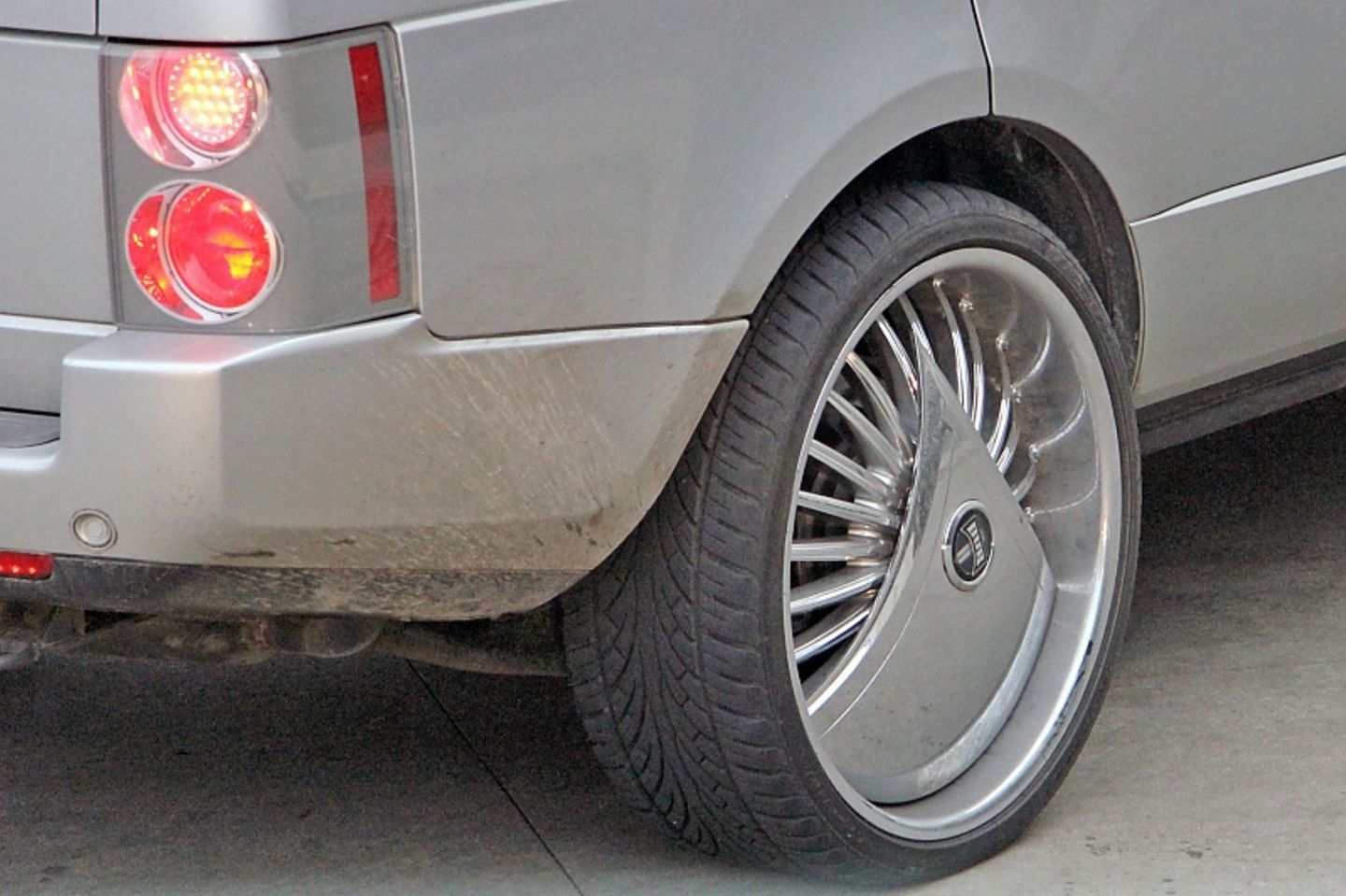 Verrückte Autofahrer gibt es hier natürlich auch.