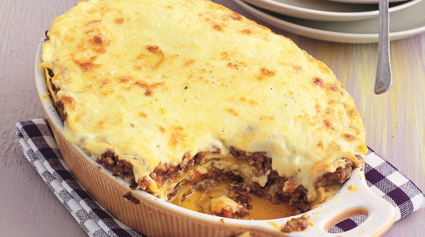 Pasta: Eine Kasserole mit dampfender Lasagne
