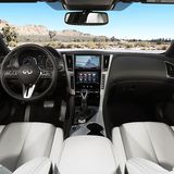 Das Cockpit des Infiniti Q60.