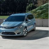 Neben dem konventionellen Antrieb mit einem V6-Motor, gibt es auch eine Plug-in-Hybrid-Variante