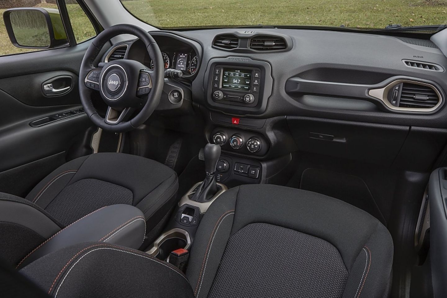 Der Innenraum des Jeep Renegade 75 Anniversary Special Edition.