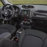 Der Innenraum des Jeep Renegade 75 Anniversary Special Edition.