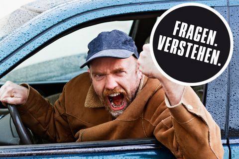 Collage: Hand zeigt Mittelfinger, wütender Autofahrer