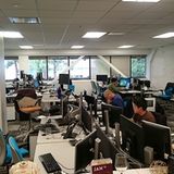 Arbeit im Großraum bei Ford.