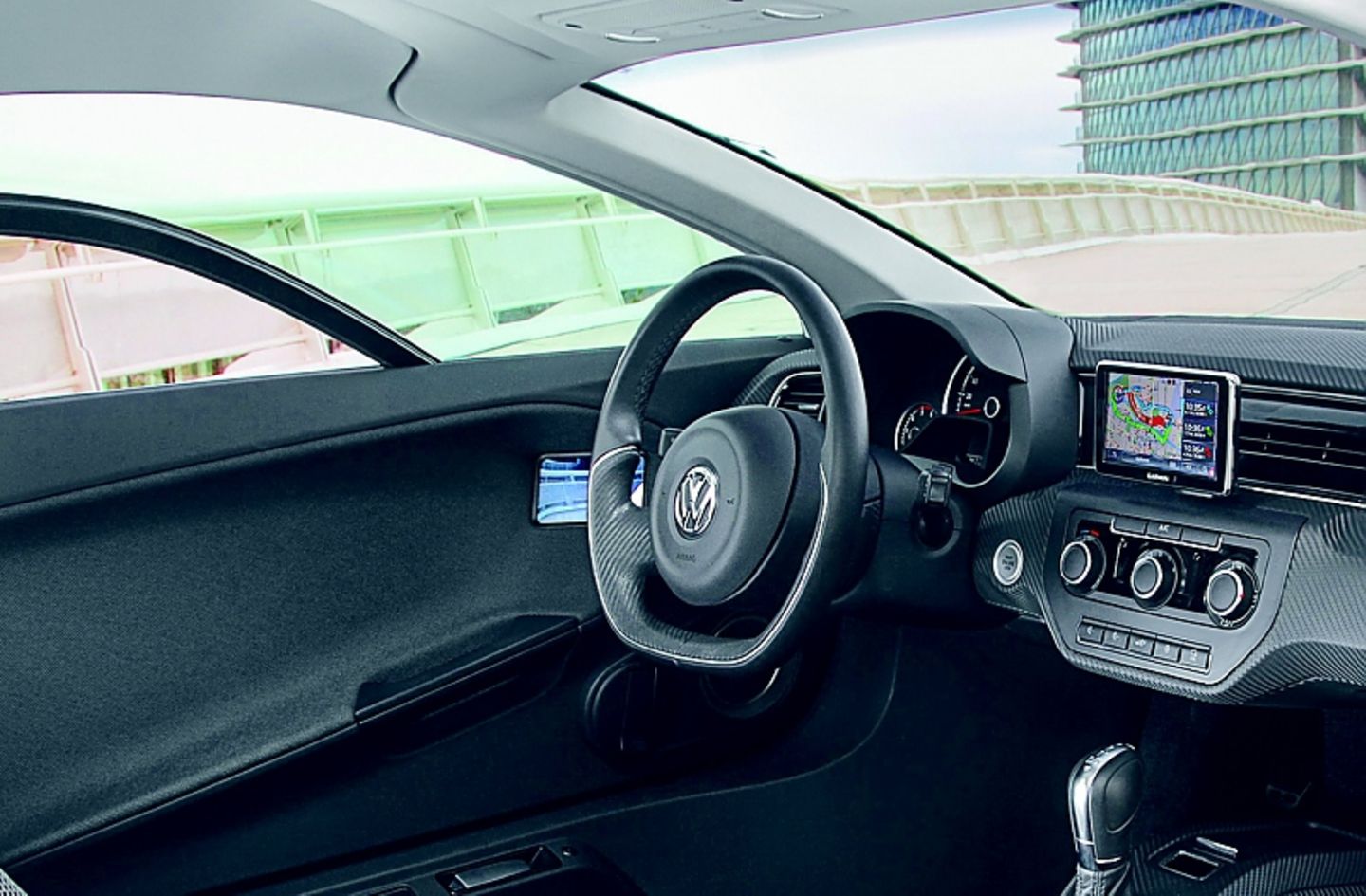 VW XL1 - in den Türtafeln befinden sich zwei kleine Displays