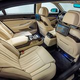 Hinten kann man es sich im Genesis G90 bequem machen