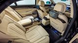 Hinten kann man es sich im Genesis G90 bequem machen