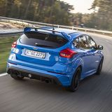 Der Heckflügel erhöht den Anpressdruck.