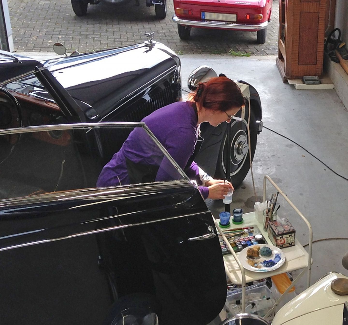 Gundula Tutt widmet sich dem Innenraum eines Bentley Coupés von 1938