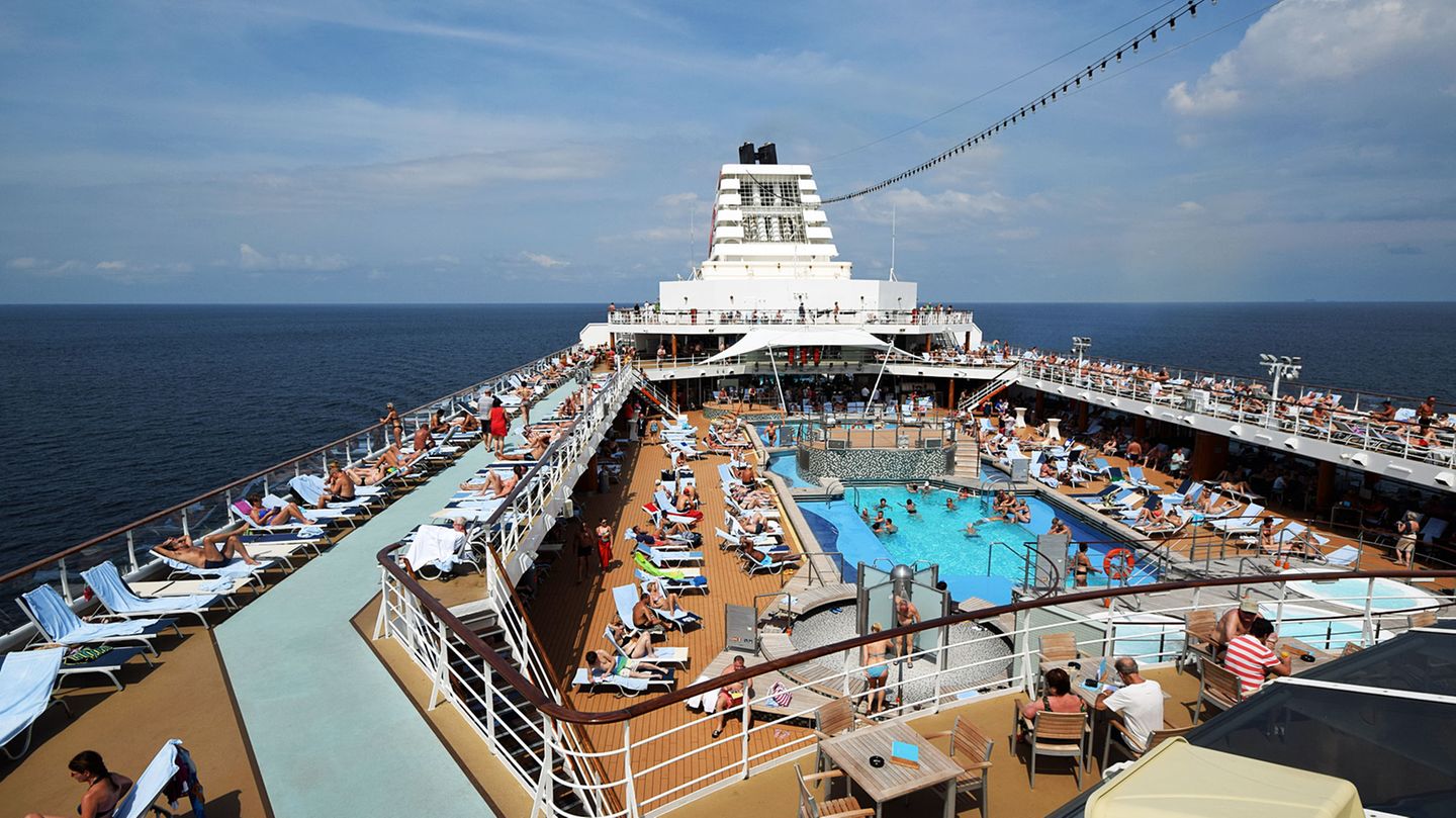 Auf dem Aqua-Deck von "Mein Schiff 1"