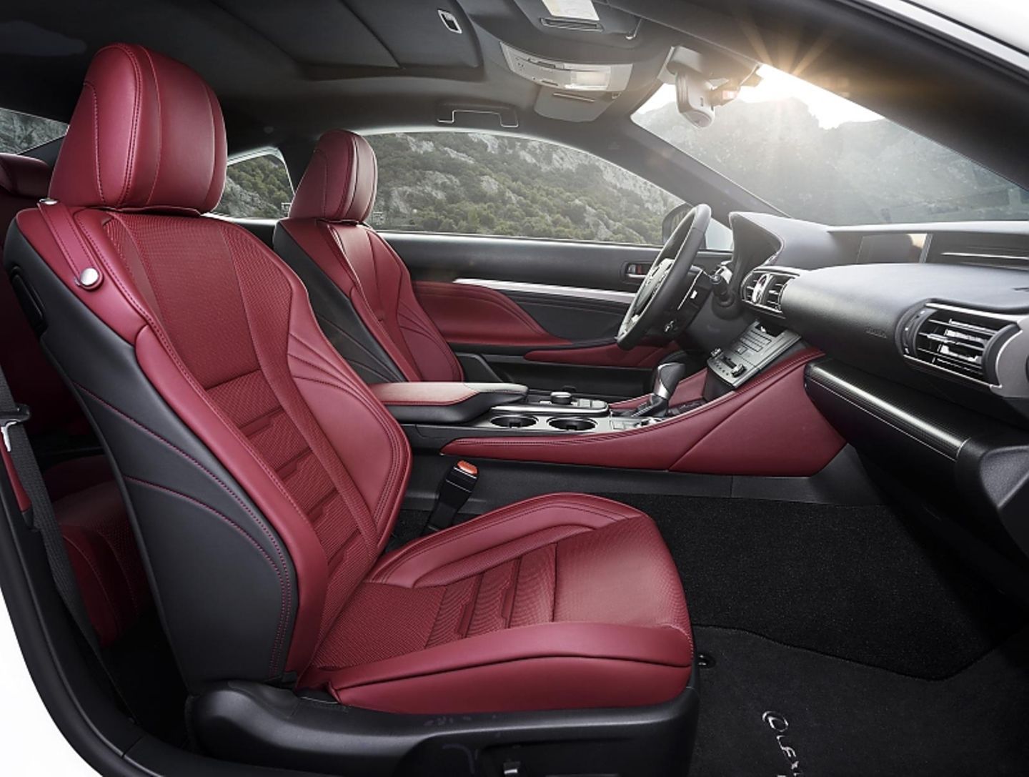 Bequeme Sportsitze im Lexus RC 200t
