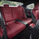 Auf der Rückbank im Lexus RC 200t geht es eng zu