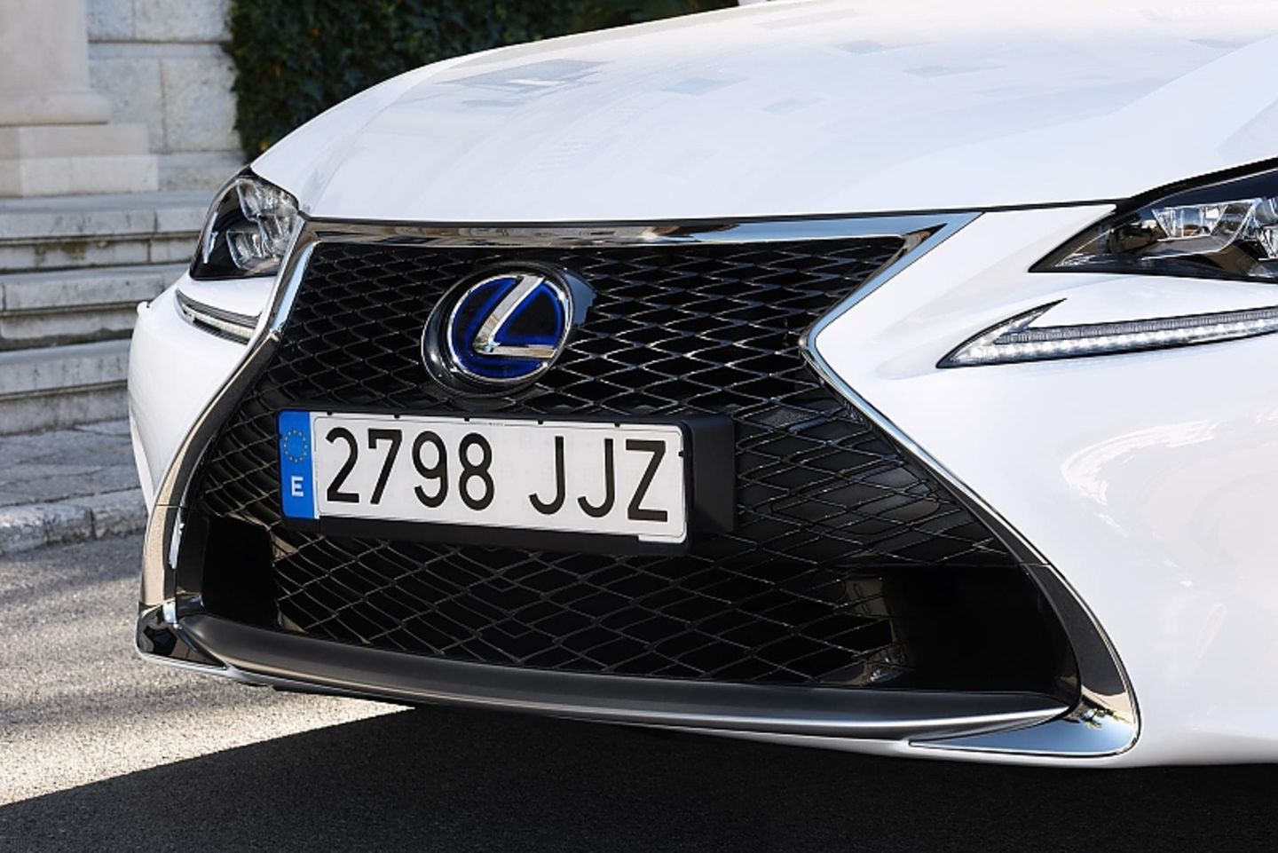 Der Diabolo-Grill des Lexus RC 300h