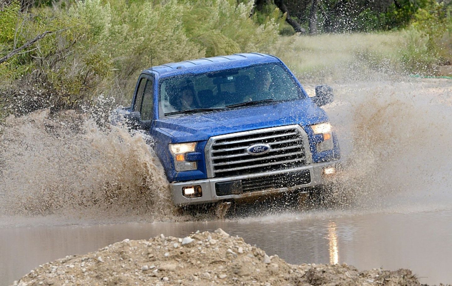 Der Ford F150 Platinum 4x4 SuperCrew ist 5,89 Meter lang,...