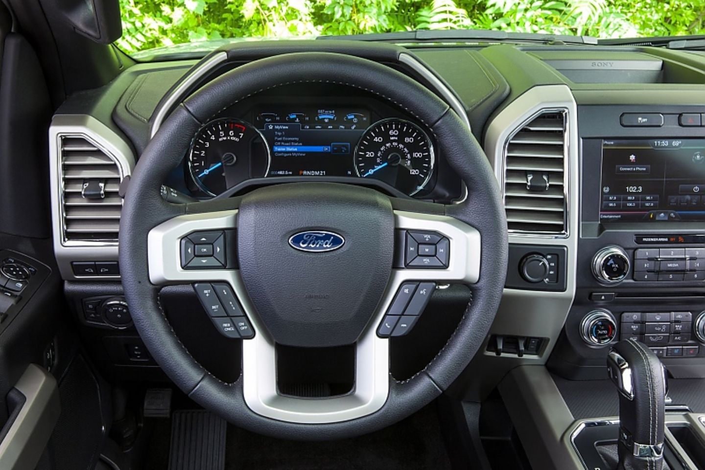 Das Cockpit des Ford F150.