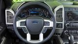 Das Cockpit des Ford F150.