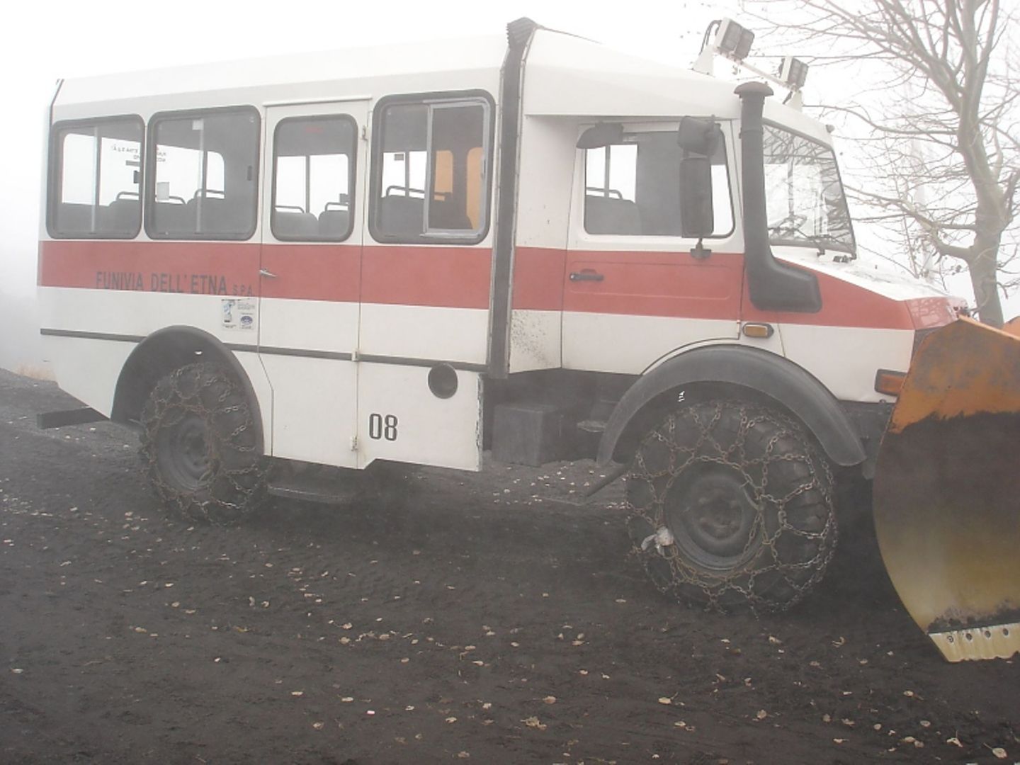 Auch am Ätna ist der Unimog im Einsatz