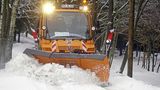 Egal, wie hoch der Schnee ist, der Unimog schaufelt den Weg frei