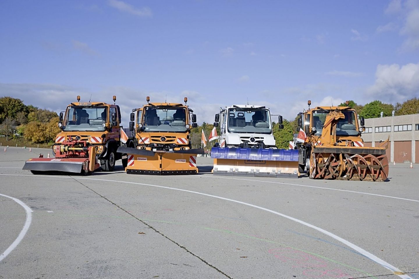 Verschiedene Unimog-Räum-Varianten