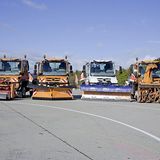 Verschiedene Unimog-Räum-Varianten