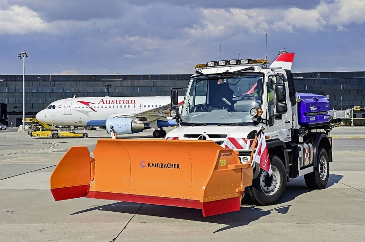 Der Unimog ist am Flughafen Wien-Schwechat