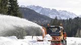Der Unimog mit einer Schneefräse
