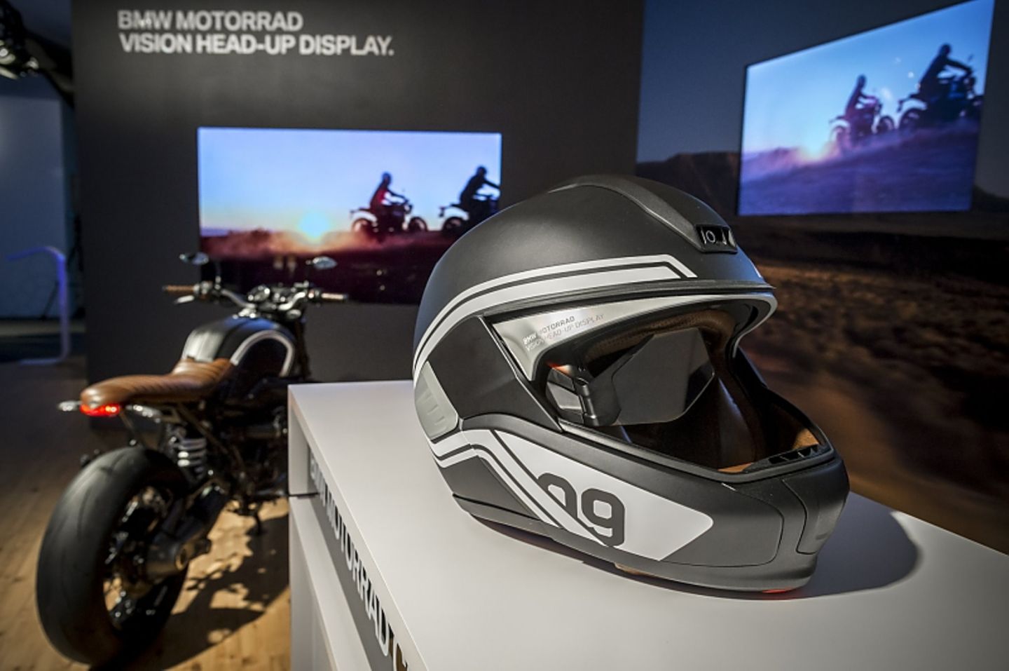 BMW Zukunftshelm mit Head Up Display
