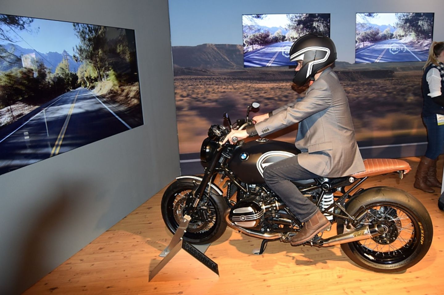 BMW Zukunftshelm mit Head Up Display