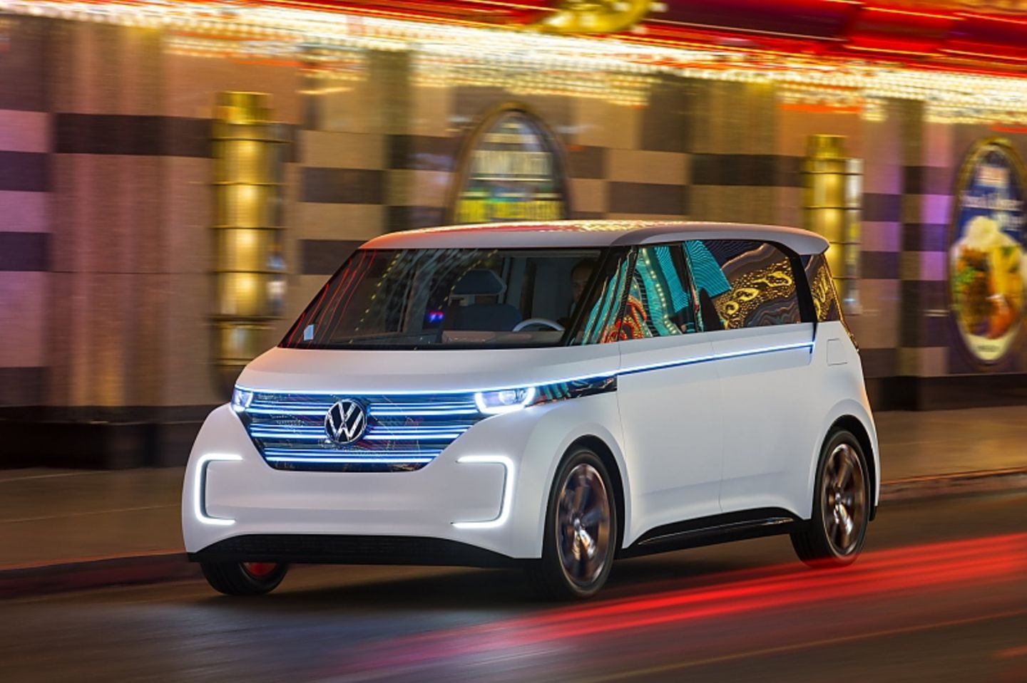 VW Budd-e - das Akkupaket im Boden wiegt rund 600 Kilogramm