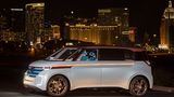 VW Budd-e vor der Skyline von Las Vegas