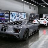 Das erste, serienreife Exemplar kostet mehrerer Millionen Euro. Das Serienfahrzeug soll rund 400.000 Euro kosten.