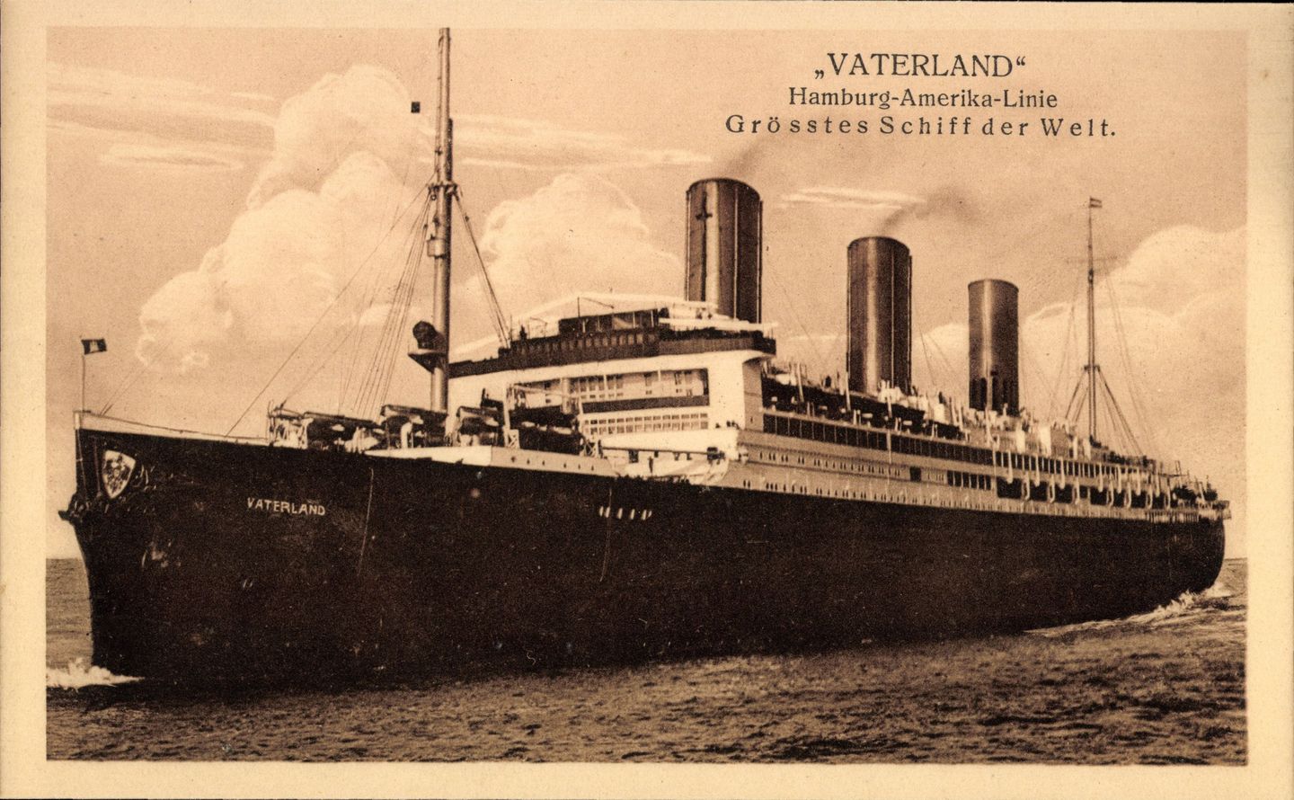125 Jahre Kreuzfahrt: Noch einen Tick größer wurde 1914 die "Vaterland": Mit 289,5 Metern ist sie das größte jemals unter deutsche Flagge gefahrene Passagierschiff. 100 Jahre später überragen die gegenwärtigen Neubauten von Tui Cruises wie "Mein Schiff 3" und "Mein Schiff 4" (293 Meter) und die zukünftige "Aida Prima" (300 Meter) die "Vaterland" nur um wenige Meter. Doch deren Heimathafen ist nicht mehr Hamburg, sondern Valetta und Genua. Noch einen Tick größer wurde 1914 die "Vaterland": Mit 289,5 Metern ist sie das größte jemals unter deutsche Flagge gefahrene Passagierschiff. 100 Jahre später überragen die gegenwärtigen Neubauten von Tui Cruises wie "Mein Schiff 3" und "Mein Schiff 4" (293 Meter) und die zukünftige "Aida Prima" (300 Meter) die "Vaterland" nur um wenige Meter. Doch deren Heimathafen ist nicht mehr Hamburg, sondern Valetta und Genua.