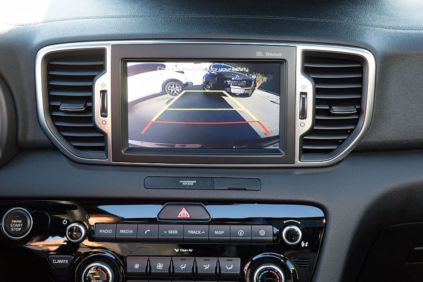 Optional gibt es einen Acht-Zoll-Touchscreen