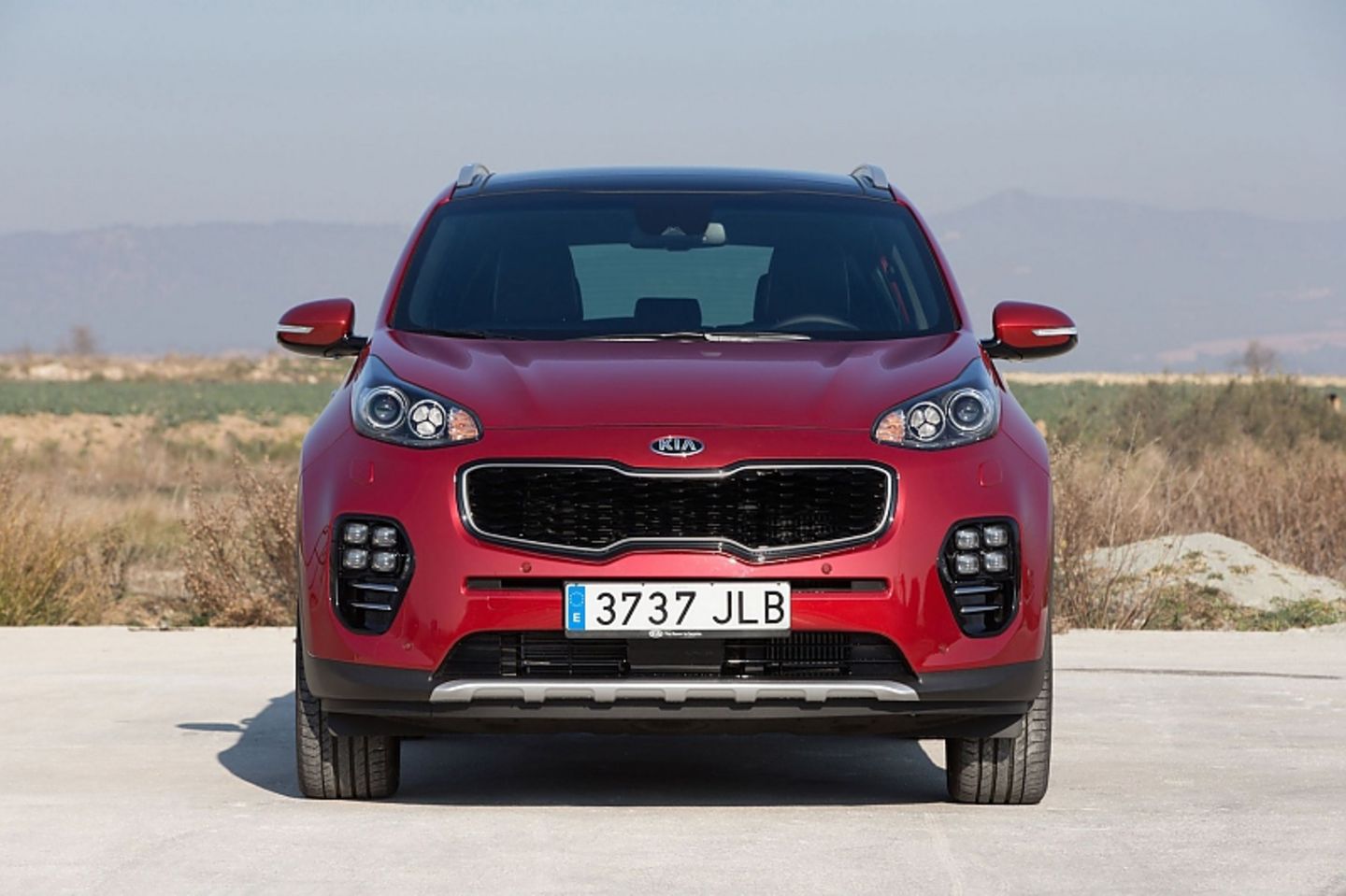 Die Front erinnert ein bisschen an den Porsche Macan