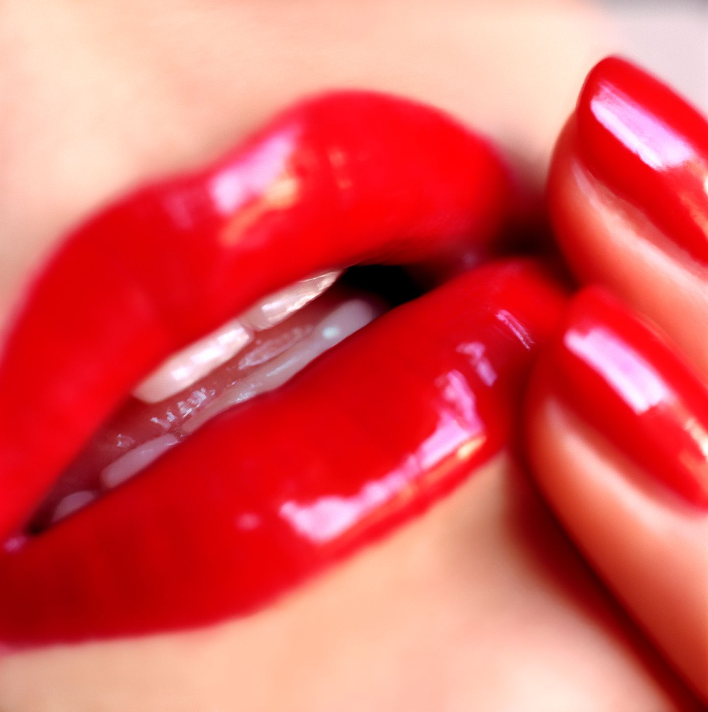 Aktfotografie von Guido Argentini: Rote Lippen soll man küssen