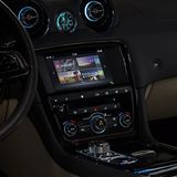 Das Infotainmentsystem schaut nicht nur gut aus, sondern ist auch recht flott.