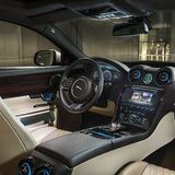 Das Cockpit des neuen Jaguar XJ.