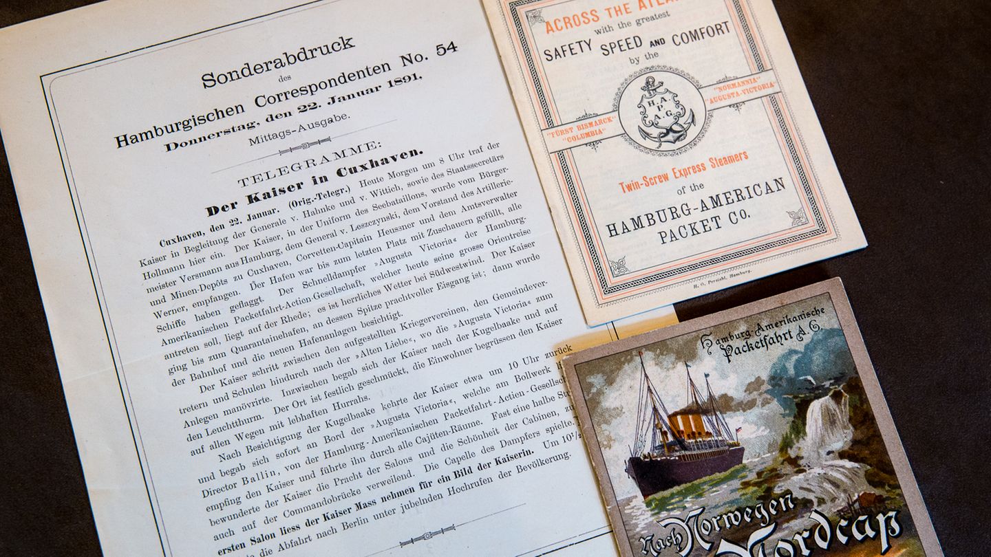 Druckerzeugnisse wie der "Hamburgischen Correspondenten" und historische Kreuzfahrtbroschüren