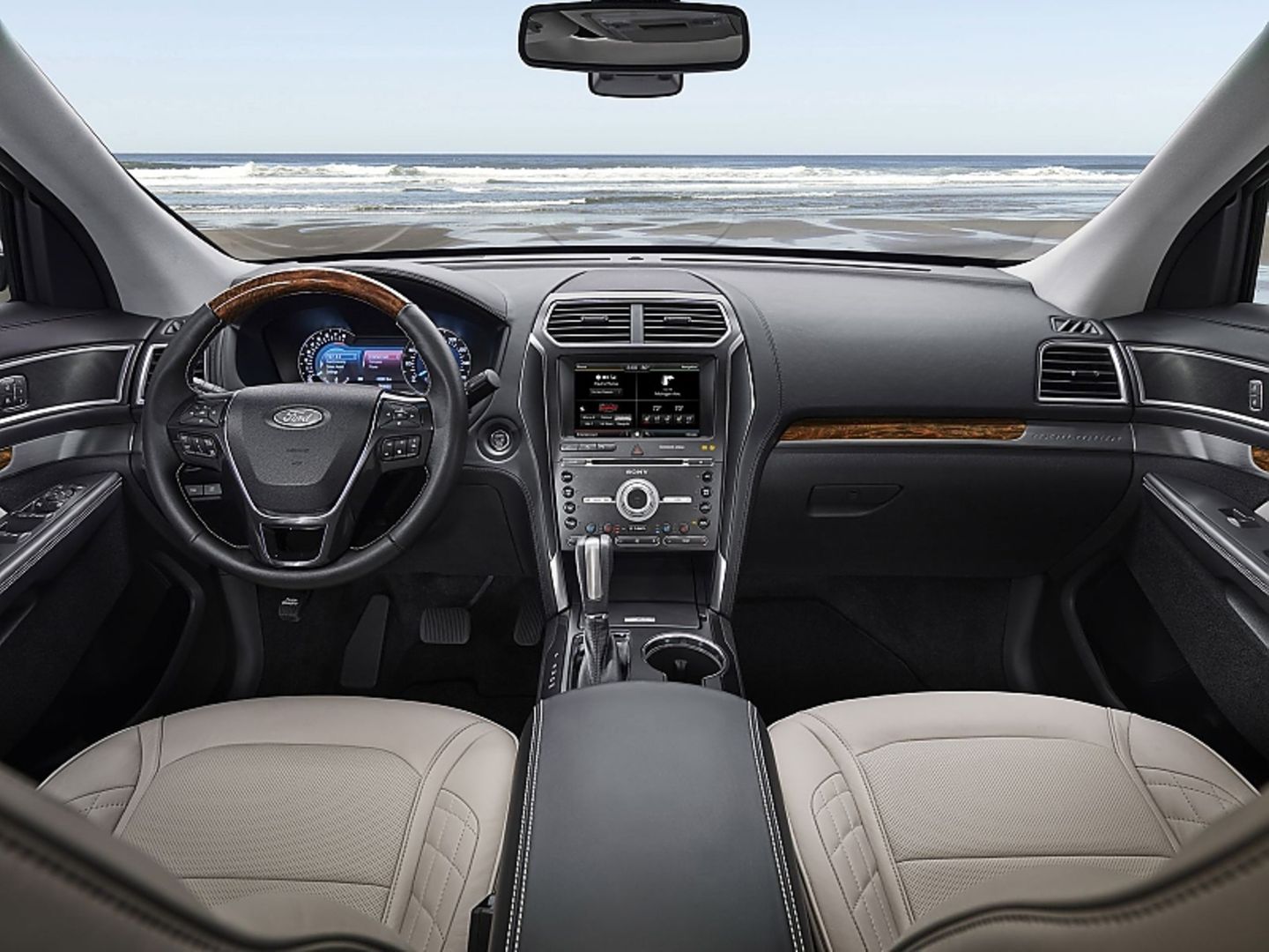 Das Cockpit des Ford Explorer.
