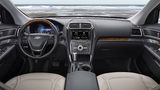 Das Cockpit des Ford Explorer.