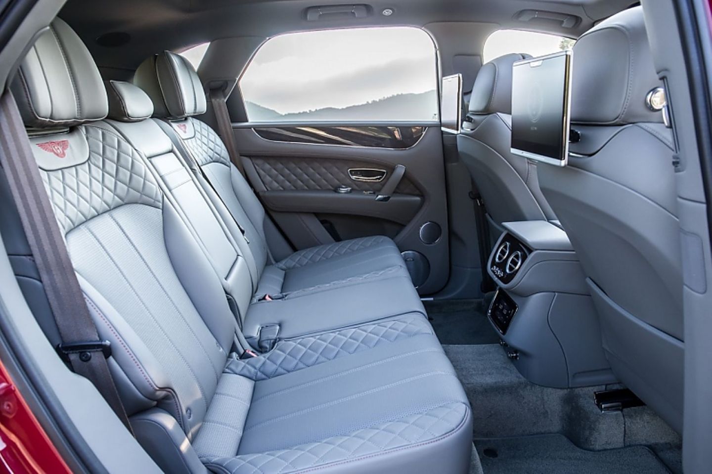 Bentley Bentayga W12 - viel Platz auch im Fond