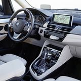 Das Cockpit des BMW 225xe Active Tourer