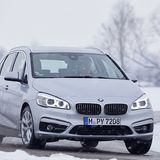 BMW 225xe Active Tourer - vorne arbeitet der Verbrenner